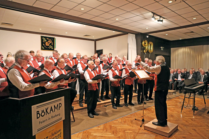 Der MGV Bokel feiert mit vielen Gästen im Saal Bökamp. Der Anlass war kein geringerer als das 90-jährige Bestehen des Sän