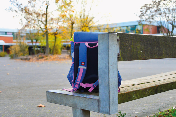 Einsam, allein, ausgeschlossen - so fühlen sich Kinder oft, wenn sie zum Opfer von Mobbingattacken ihrer Mitschüler werden.