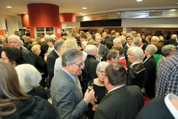 Beim traditionellen Neujahrsempfang im Rietberger Rundtheater füllte sich das Foyer der Cultura schnell. 