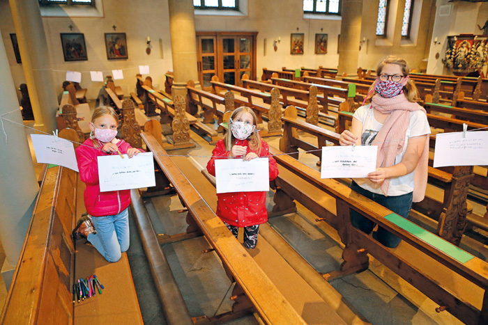 Emma Rogel (8, von links) und Esther Alva Garn (9) sind mit Begeisterung bei der Sache, wenn es um die Erkundung geht. Ausged