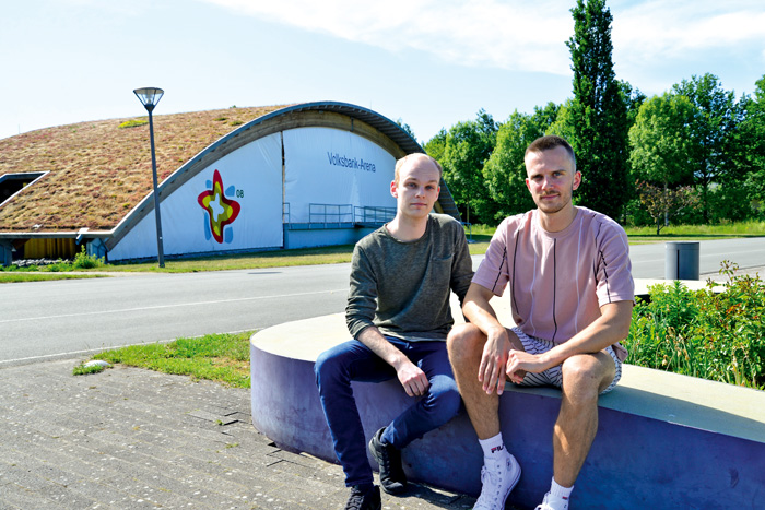 Niklas Portmann (links) und Henri Lück müssen die Premiere ihres Elektro-Festivals im Gartenschaupark verschieben. Nun arbe