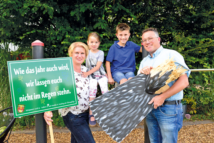 Das amtierende Rietberger Königspaar Kirsten und André Nordmann mit den Kindern Juliane und Christopher. Foto: RSA/Addicks