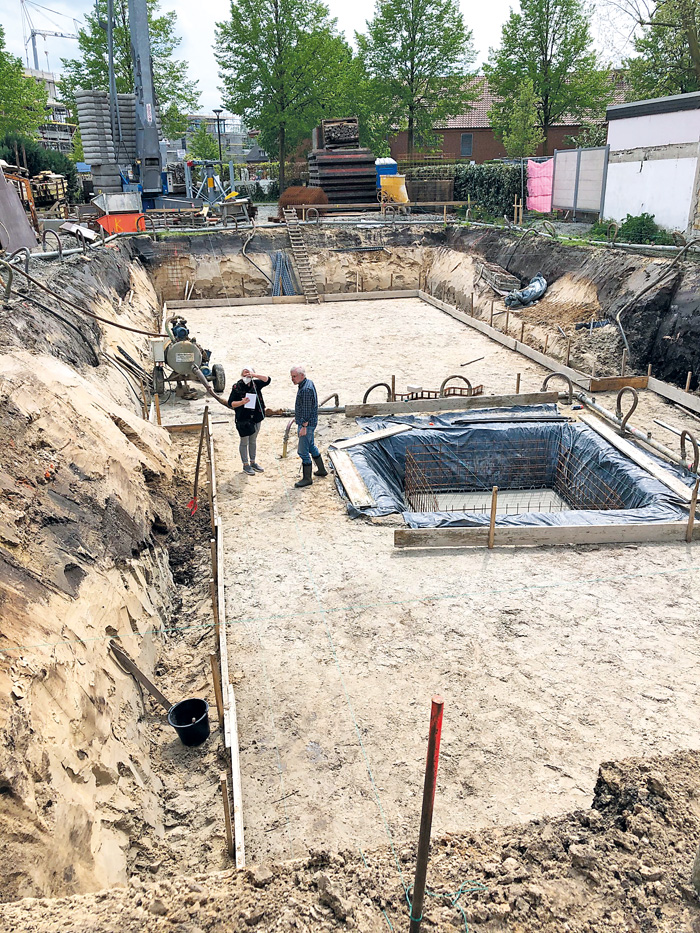 Bei Ausschachtungen für Hausneubau am Klingenhagen Nr. 12 wurde die Doppelgraben-Wallanlage im Erdreich entdeckt (oben recht