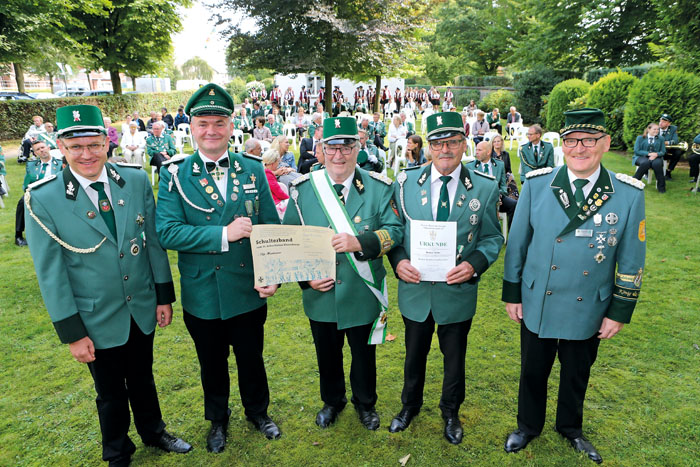 Der stellvertretende Brudermeister Ralf Hesse (v.l.), der stellvertretende Diözesanbundesmeister Burkhard Deppe und Bezirkso