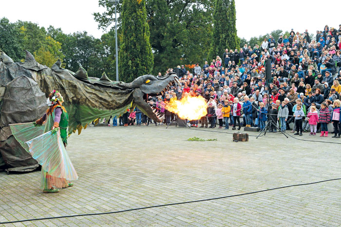 Das Publikum war begeistert von der imposanten Show, insbesondere vom Drachen Fangdorn. Fotos: RSA/Steg