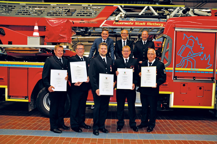 Ausgezeichnet mit NRW Feuerwehr-Ehrenkreuz: Michael Paehler (v.li.), Rainer Peitz, Matthias Steiner (Silber), Ralf Sunder, Ma