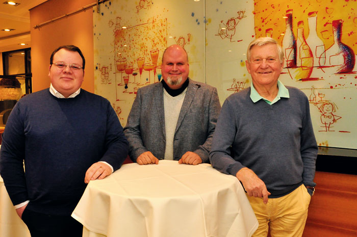 Jan Meyer (v.l.) und Ralph Böwingloh wollen die Arbeit Manfred Niewiarras für die Rietberger FDP fortsetzen. Niewiaara blei