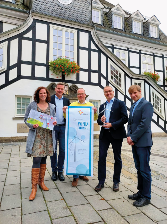 Svenja Schröder (v.l.), Andreas Sunder und Rüdiger Ropinski (Abteilungsleiter Stadtentwicklung) lassen sich in Sachen Winde