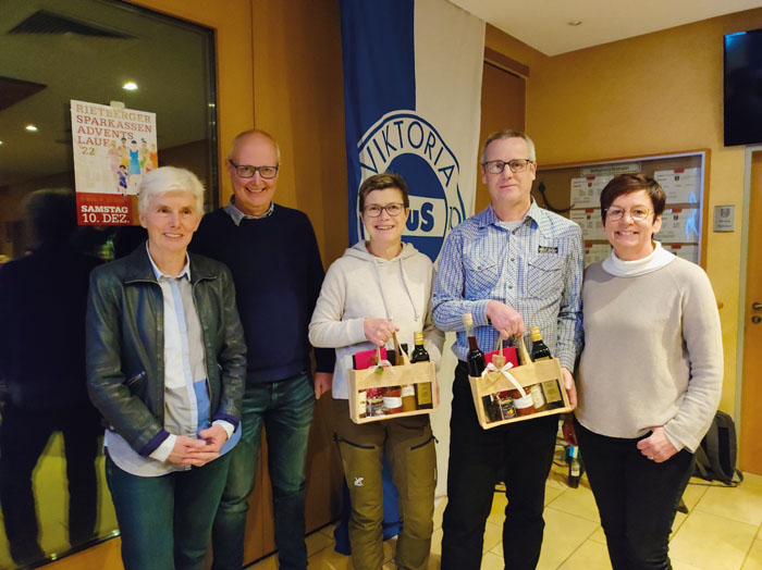 Der neue Vorstand Daniela Becker (v.l.), Ralf Peterhanwahr und Monika Nordmann (rechts) danken ihren Mitstreitern Beate Nierm