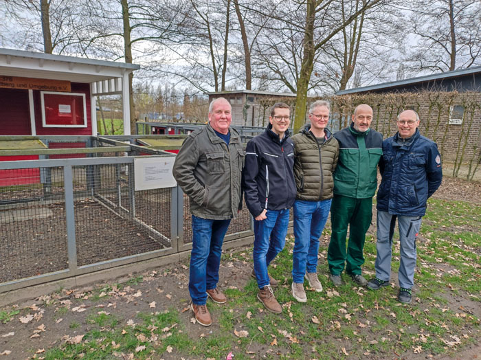 Helmut Kammermann und Johannes Wiethoff (beide Gartenschaupark)  haben mit einigen W376-Vertretern Michael Lückenotto, Wolfg