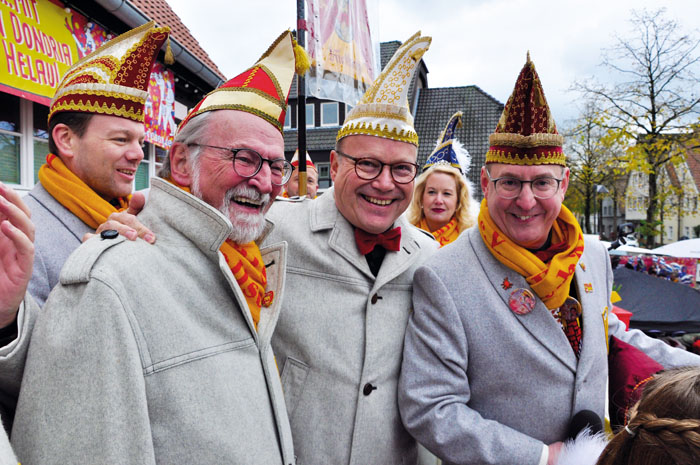 Thomas Hildebrandt (Vizepräsident) (v. l.), Peter Esser (erhält das „Goldene Tor“), Dr. Ulrich Oeverhaus (sein Vorgä