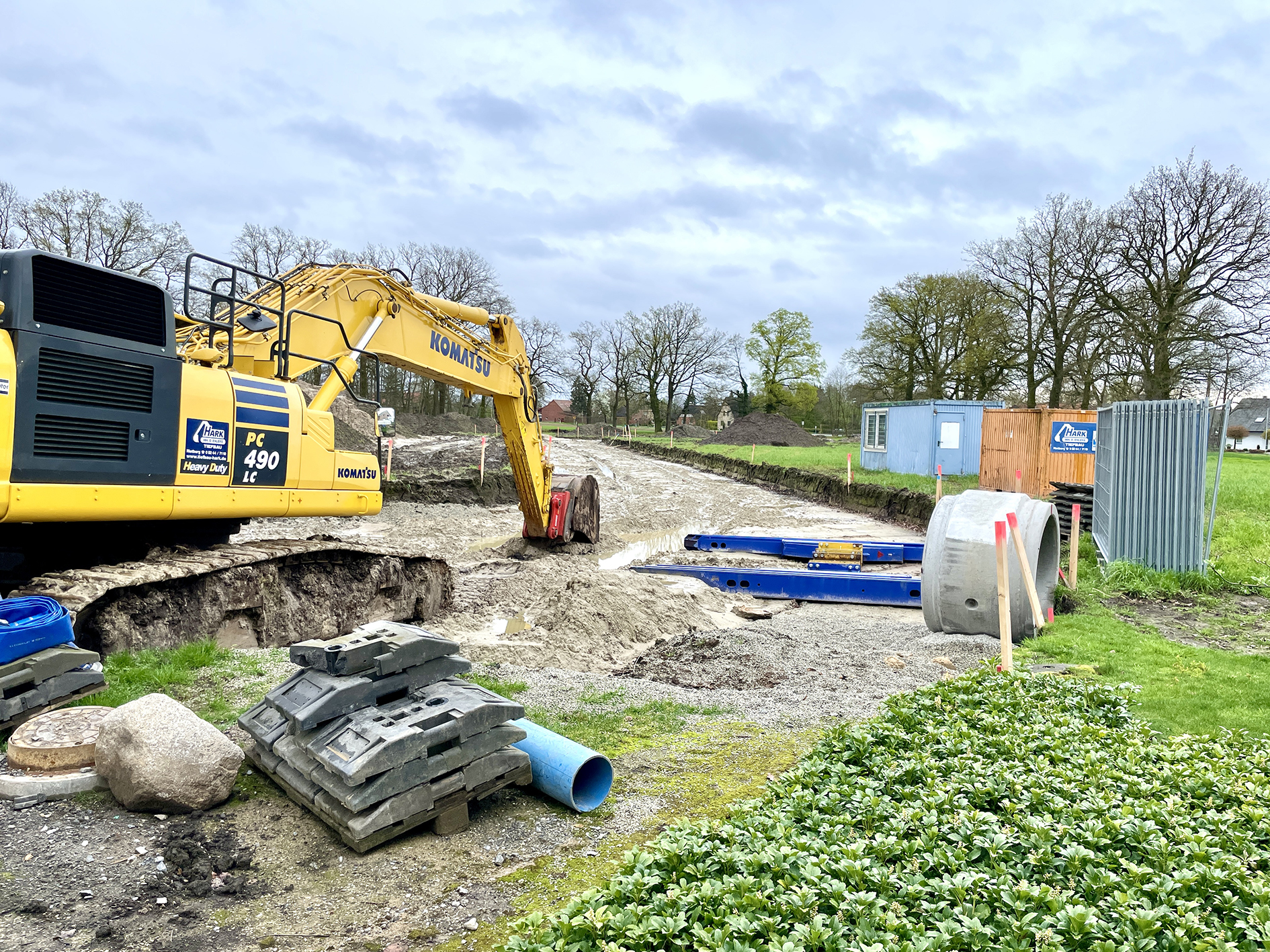 In Bokel laufen bereits die Erschließungsarbeiten für die neuen Grundstücke zwischen Roggenweg und Lannertstraße. Foto: S