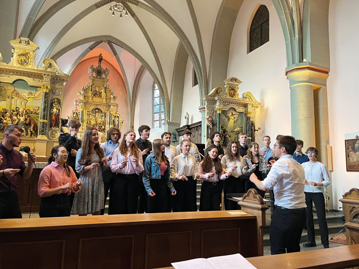 Vocal-Ensemble „Voice-Kamp“, der Detmolder Jugendchor unter Leitung ihres Dirigenten Max Jenkins, begeisterte mit seinem 
