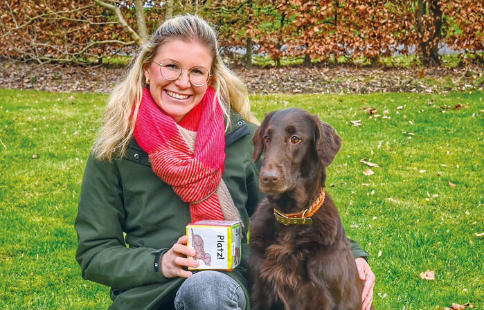Johanna Niedek mit der Schulhündin „Abby“. Foto: RSA/Pfaff