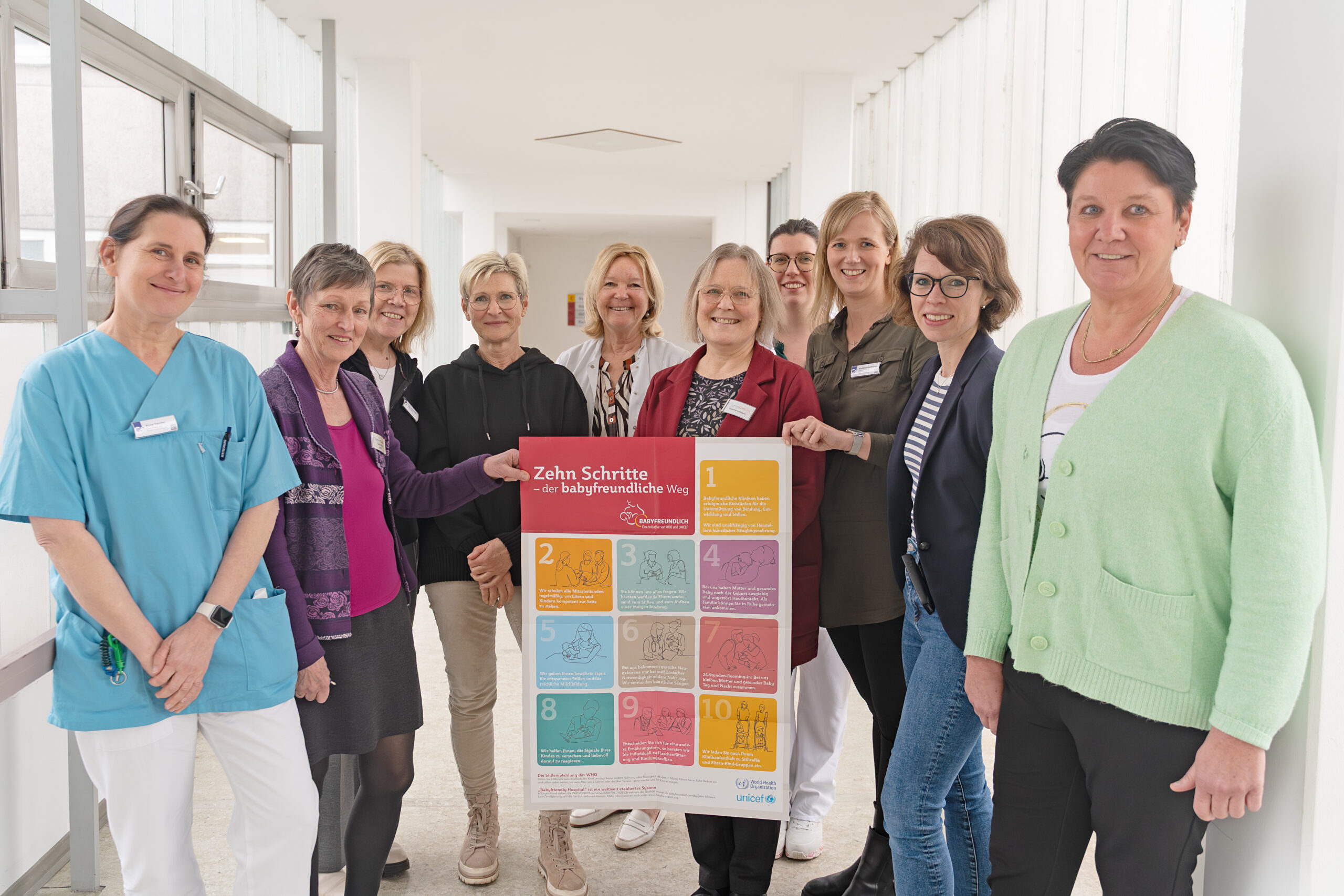 Gemeinsam für einen guten Start ins Leben: Das Team der Geburtshilfe um Chefärztin Dr. Wencke Ruhwedel (Mitte) freut sich m