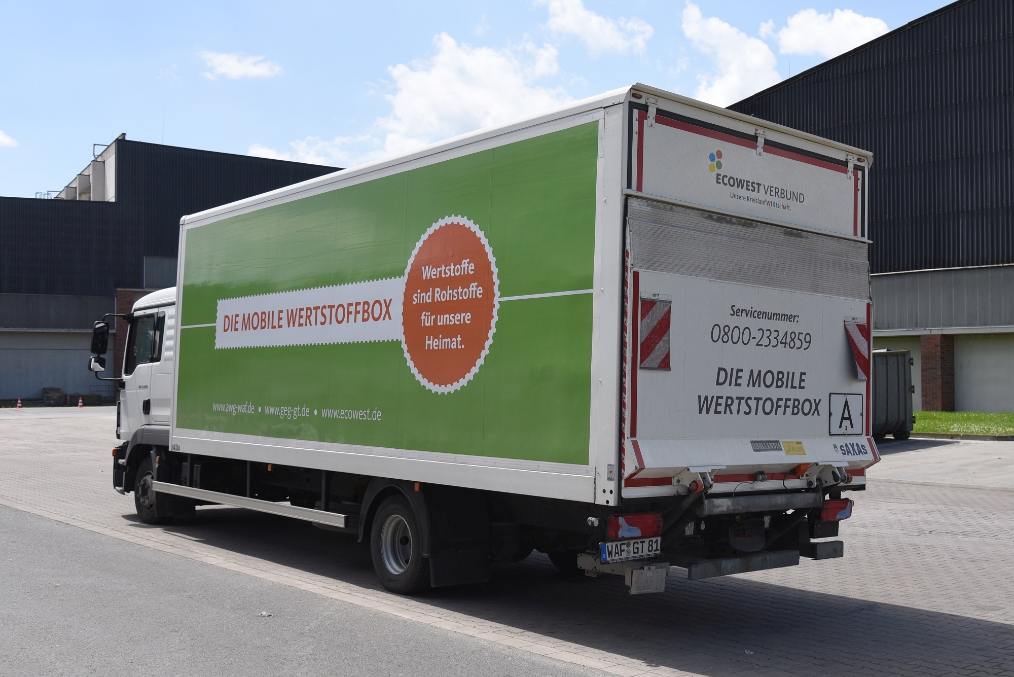 Mit dem großen Servicewagen holt die GEG defekte Elektrogroßgeräte von der Haustür ab. (Foto: GEG)