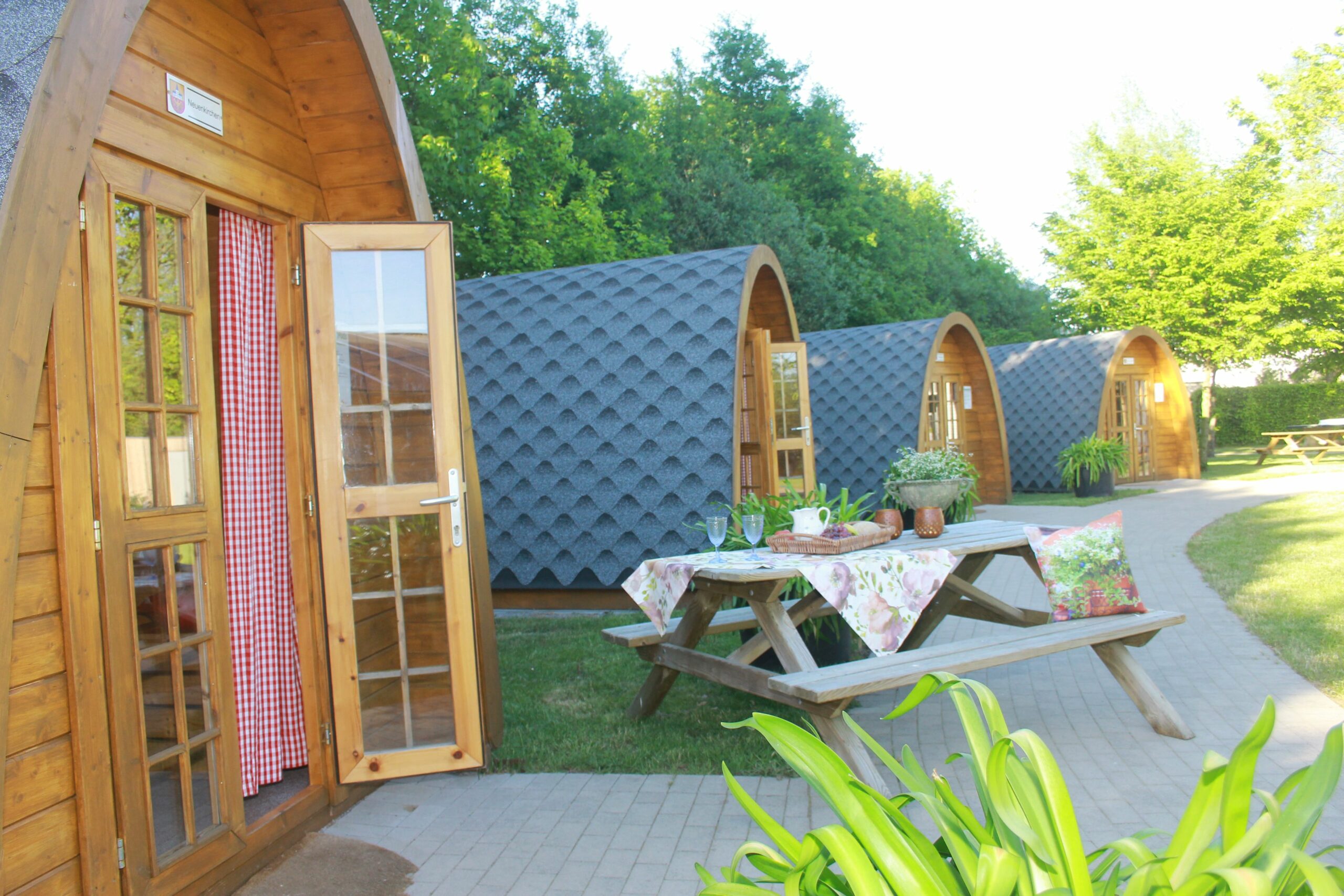 Sieben Camping Pods, benannt nach den sieben Rietberger Stadtteilen, bieten Platz für jeweils vier Übernachtungsgäste. Die