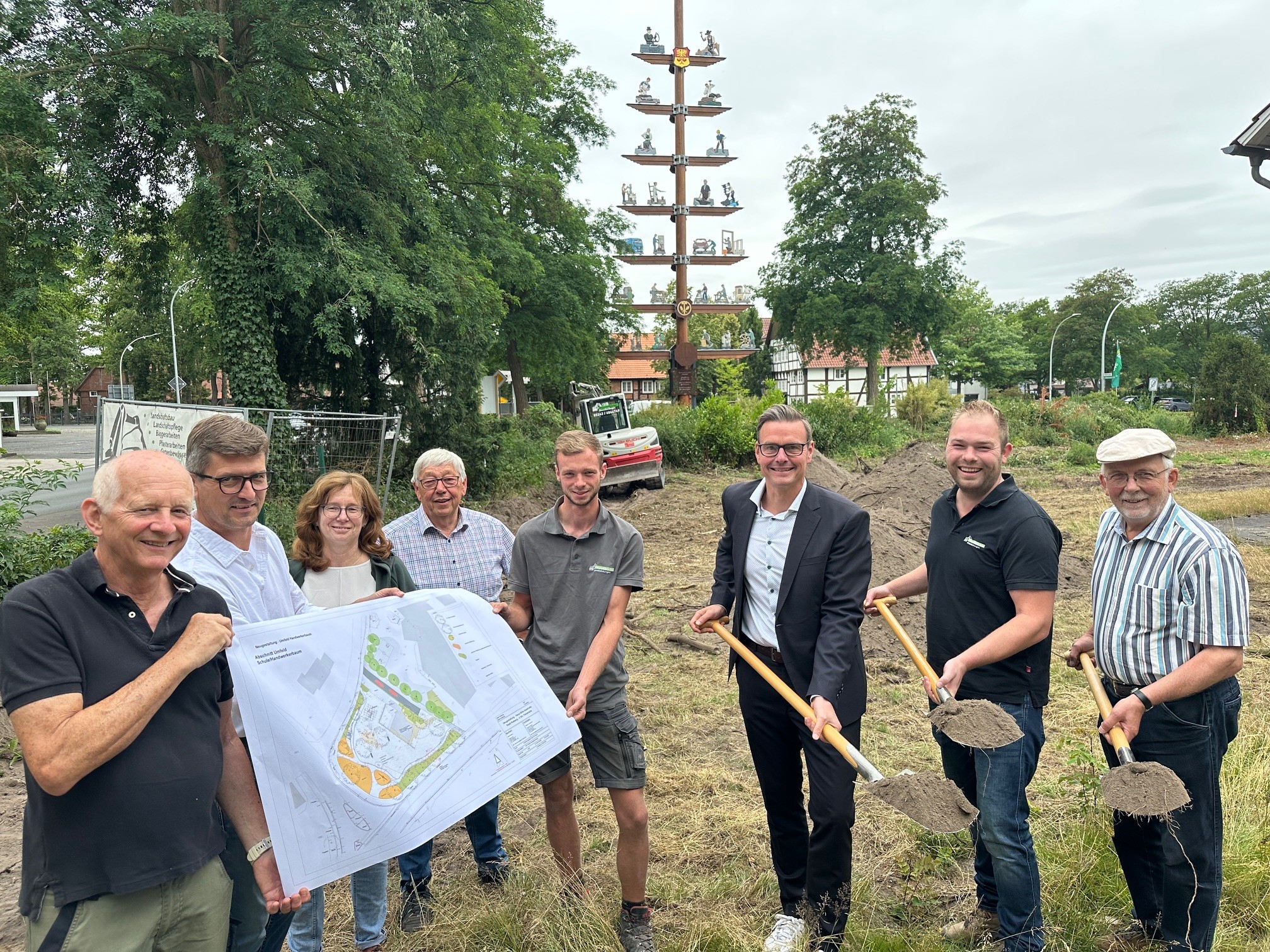 Offizieller Startschuss für den zweiten Bauabschnitt der „Neuen Mitte Mastholte“ (von links) Konrad Schürhoff (Arbeitsk