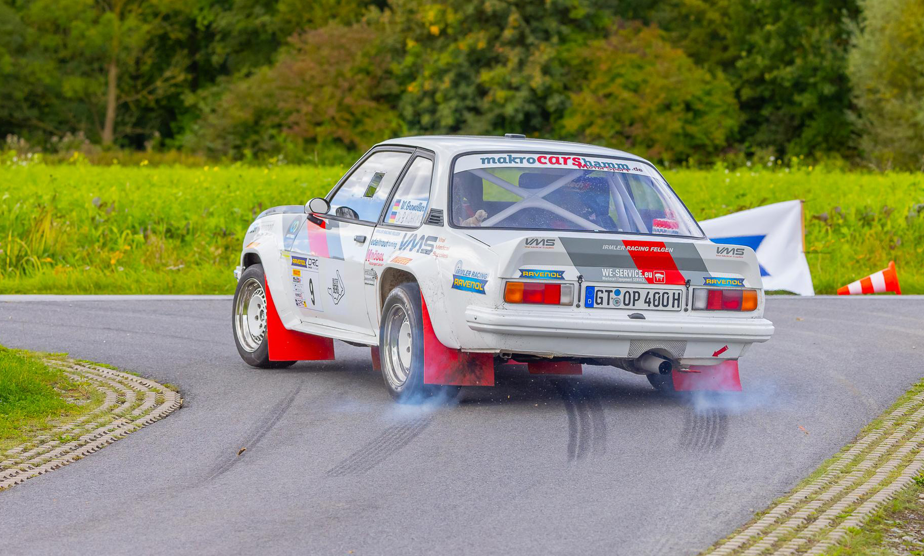 Walter Gromöller aus Gütersloh ist mit seinem Ascona 400 und Co-Pilot Rene Meier auch wieder am Start und möchte bei der T