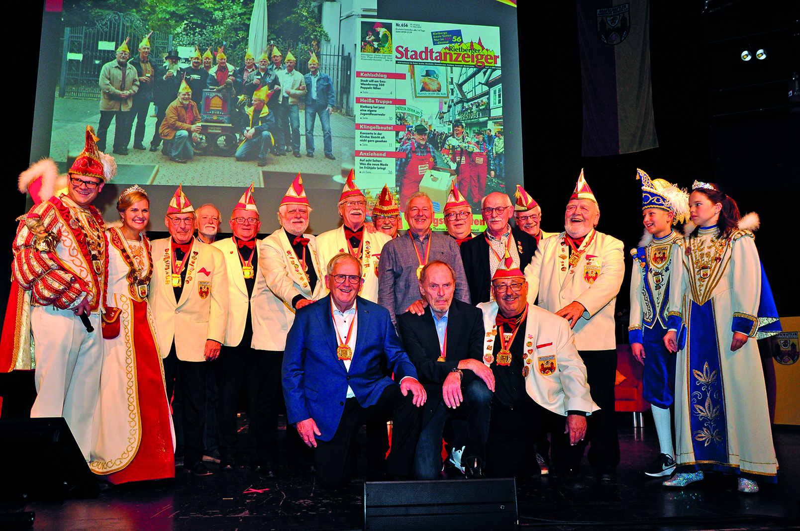 Für ihr närrisches Lebenswerk mit dem „Großen Verdienstorden“ der GKGR in Gold anerkennend ­ausgezeichnet: „Die AKA