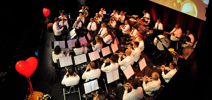 Spielten ein begeistertes, professionelles Jubiläumskonzert zum 100. Orchester-Geburtstag. Die Rietberger Jäger in der Geme
