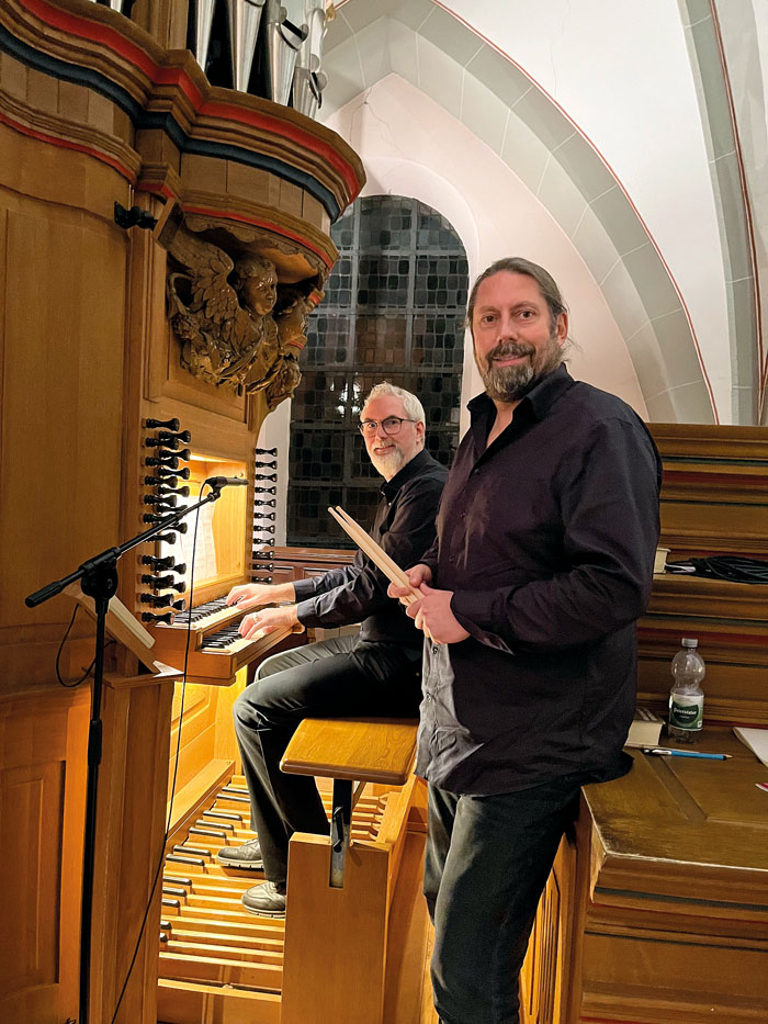 Mario Kröger (links) und Alex Wittmann bieten den Gästen ein Konzerterlebnis der besonderen Art. Foto: RSA/Peine